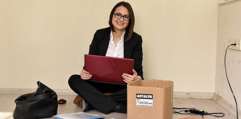 Muhtarlığın Anatomisi: Mütevazı Köşkler, Dışlanma ve Dostlar Alışverişte Görsün Muhtarlığın Anatomisi: Mütevazı Köşkler, Dışlanma ve Dostlar Alışverişte Görsün