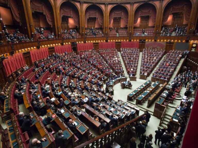 Yeni Anayasa Üzerine Düşünmek: Sadece Sistemi Tartışmak Yeterli Mi?