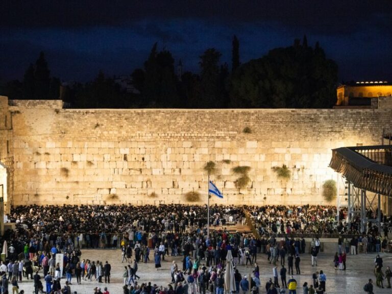 Kitap Yorum: Stephen Eric Bronner, A Rumor About the Jews