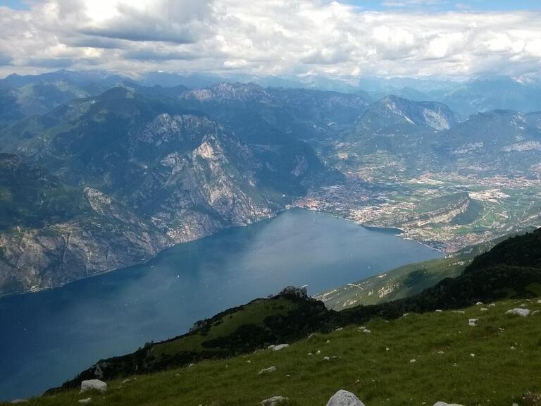 Güçlendirilmiş Orta Sınıf, Güçlendirilmiş Demokrasi