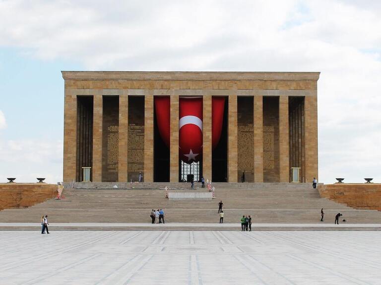 Altılı Masa’nın Anayasa Değişikliği Önerileri: Daha Demokratik Bir Ülke Sıfırdan Bir Anayasa ile Mümkün Mü?