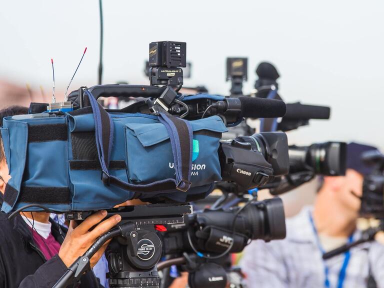 Dezenformasyonla Mücadelede Dünyadan Örnekler: “Yerli ve Milli” Bir Sansür Yasası