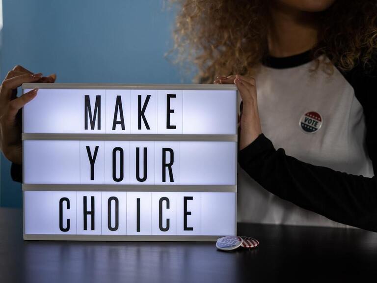 Kitap Yorum: Levitsky and Ziblatt, Demokrasiler Nasıl Ölür?