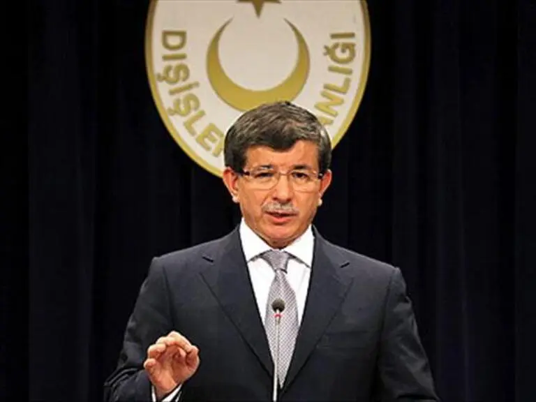 Kitap Yorum: Pan-İslamcının Macera Kılavuzu, Ümit Kıvanç