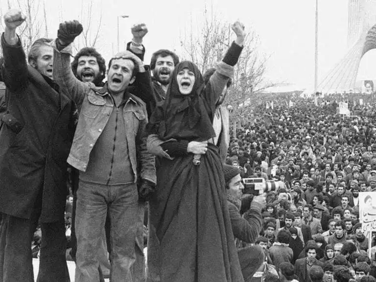 Kitap Yorum | İran: Bir Devrimin Tükenişi, Khosrokhavar ve Roy