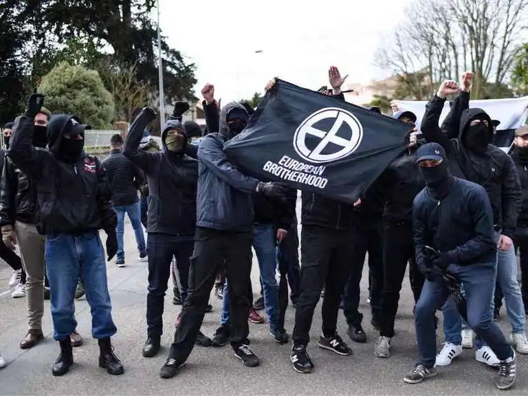 Cas Mudde’den Medya ve Aşırı Sağ Üzerine: Koparılması Gereken Tehlikeli İlişki