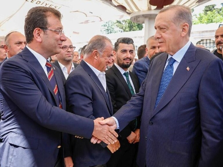 Bir Yüzük vs. Bir Beyaz Gömlek