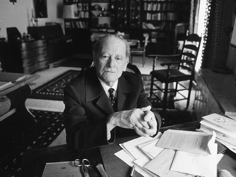 Transformation of the Sovereign in Liberal Democracy and Criticism of Liberalism from Schmitt’s Perspective