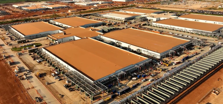 Yapay Zekâ Veri Merkezleri ve Savaş: Aynı Enerji Rejiminin İki Yüzü mü?