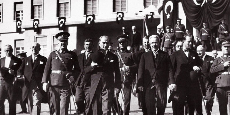 100. Yılında Türkiye’nin Kurucu Babaları 100. Yılında Türkiye’nin Kurucu Babaları