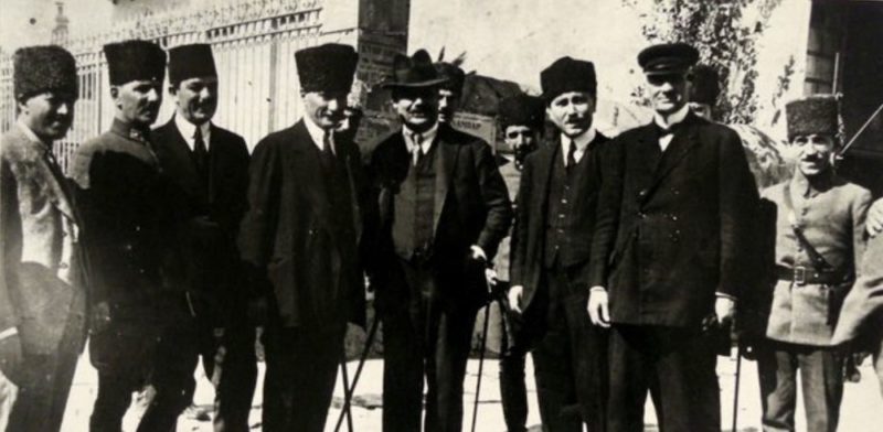 Lozan’dan Nutuk’a Gazi: Primus Inter Pares Lozan’dan Nutuk’a Gazi: Primus Inter Pares