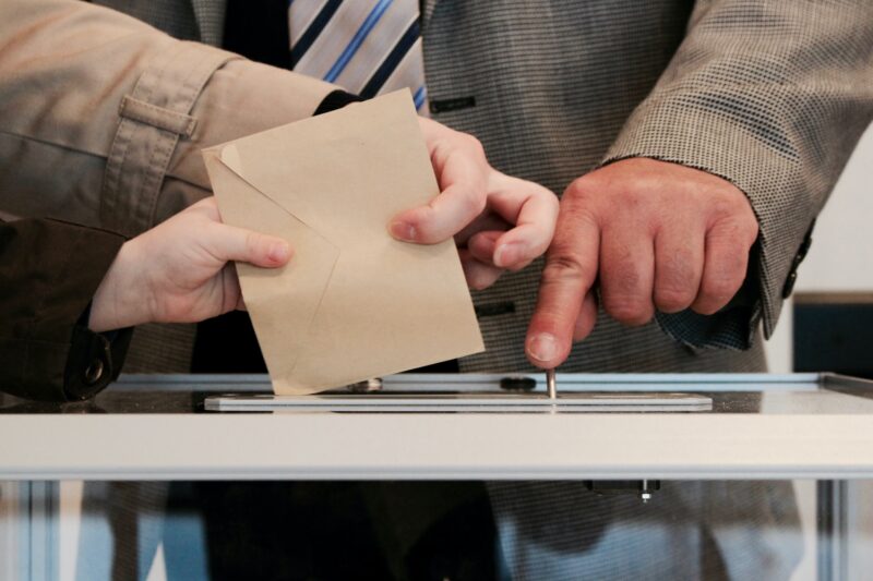 Demokrasiye Sağdan Yaklaşan Kötülük Demokrasiye Sağdan Yaklaşan Kötülük
