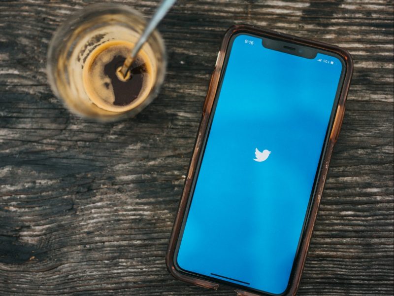 Milletvekillerinin Twitter’da Benzer ve Karşıt Görüşlerle Bağ Kurma Davranışı Milletvekillerinin Twitter’da Benzer ve Karşıt Görüşlerle Bağ Kurma Davranışı