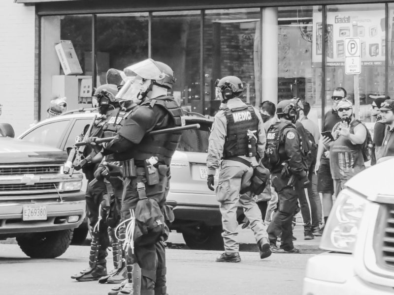 İnceleme: Sağ Kanat Popülizmin Altı Çelişkisi İnceleme: Sağ Kanat Popülizmin Altı Çelişkisi
